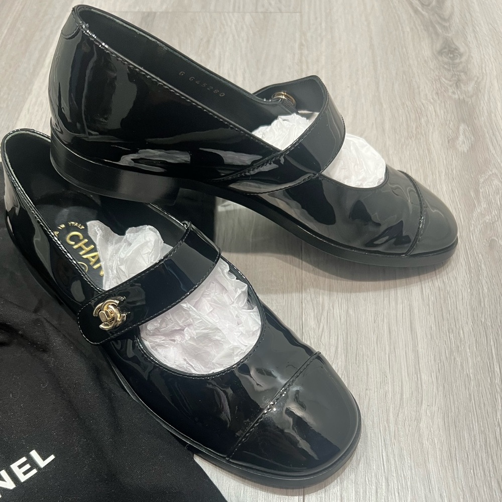 CHANEL Black Patent Leather Mary Jane Shoes